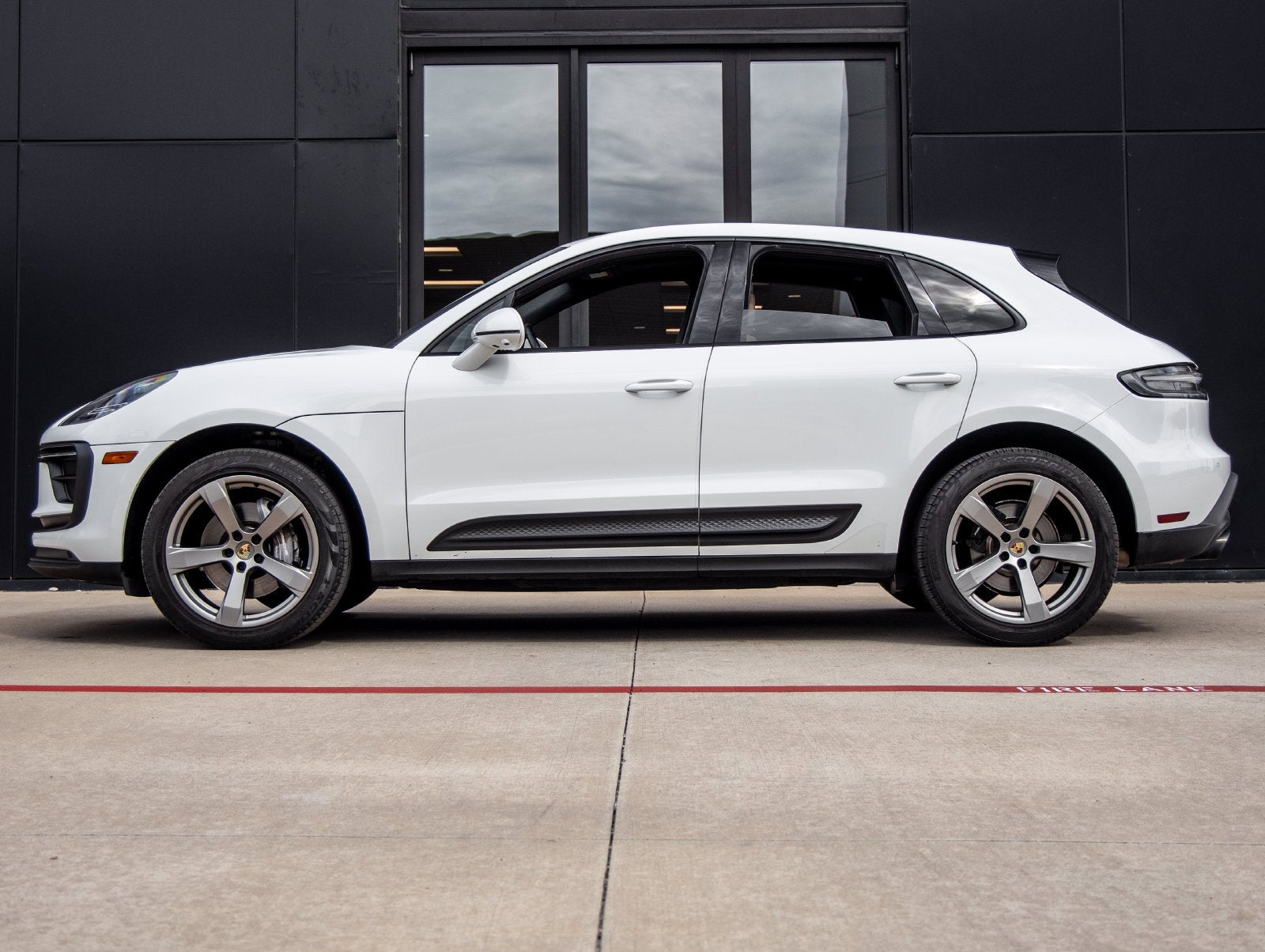 2023 Porsche Macan Base