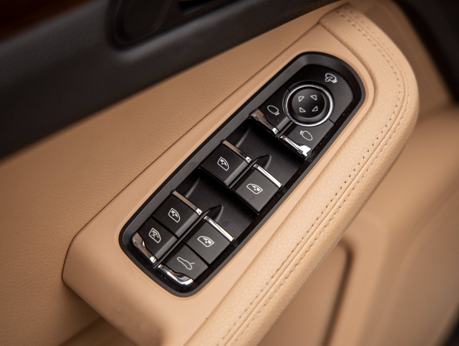 2023 Porsche Macan Base