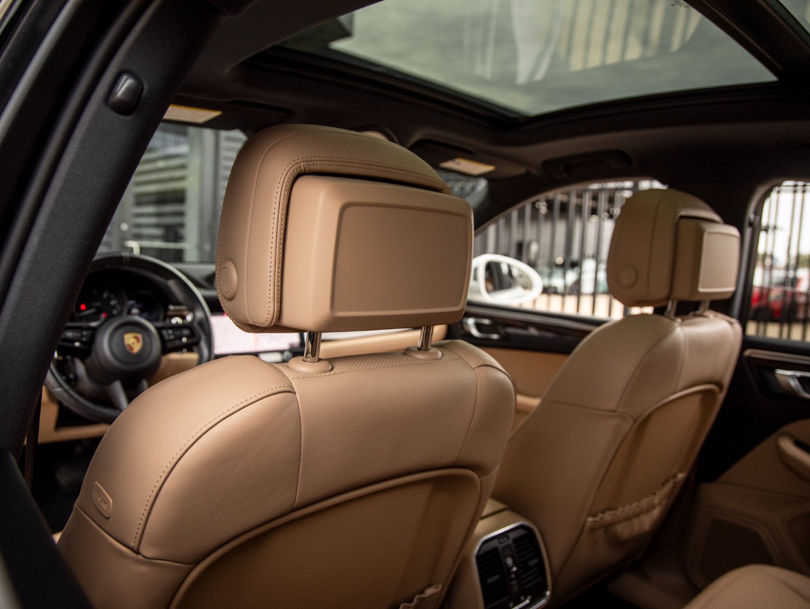 2023 Porsche Macan Base