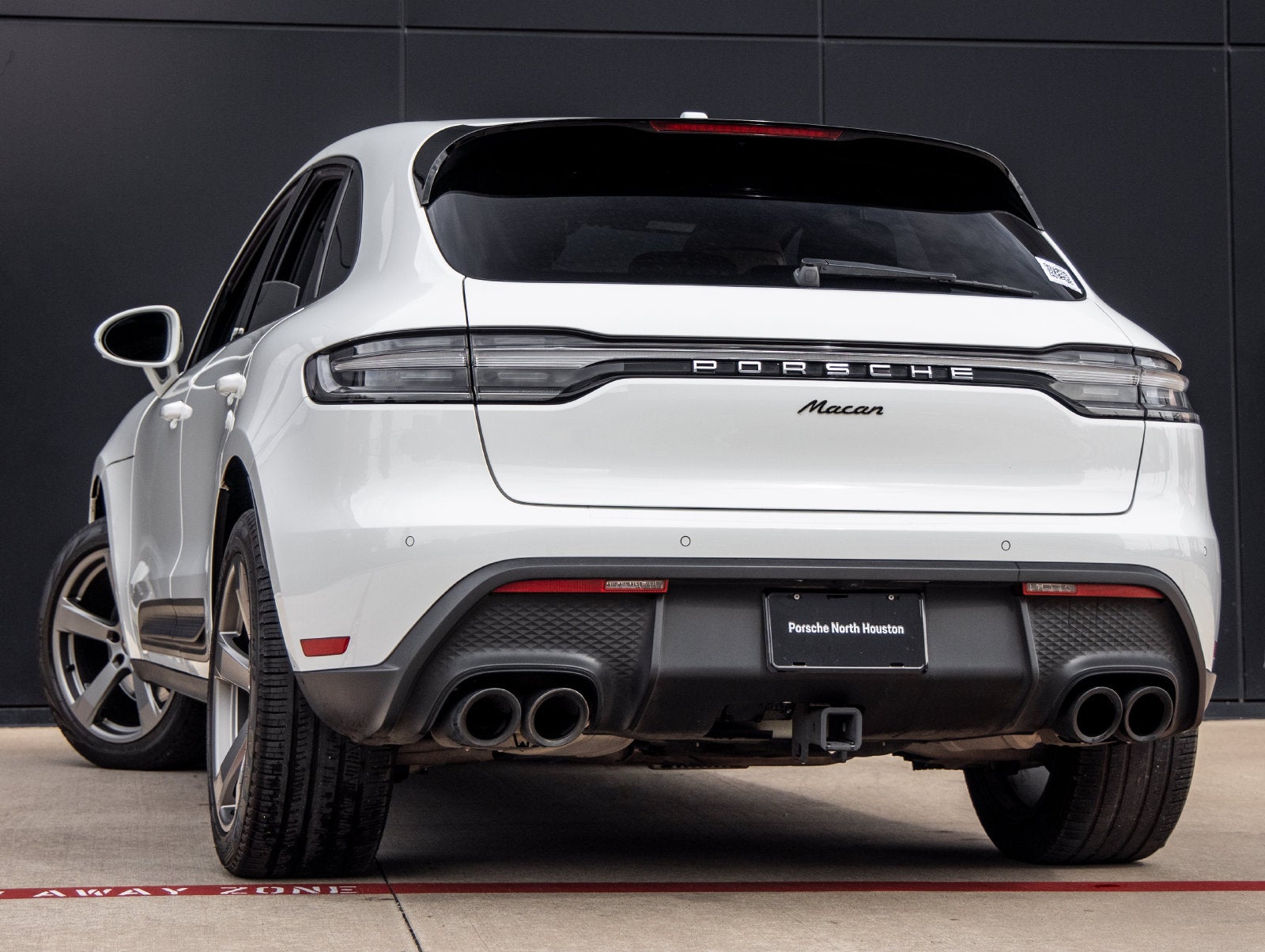 2023 Porsche Macan Base