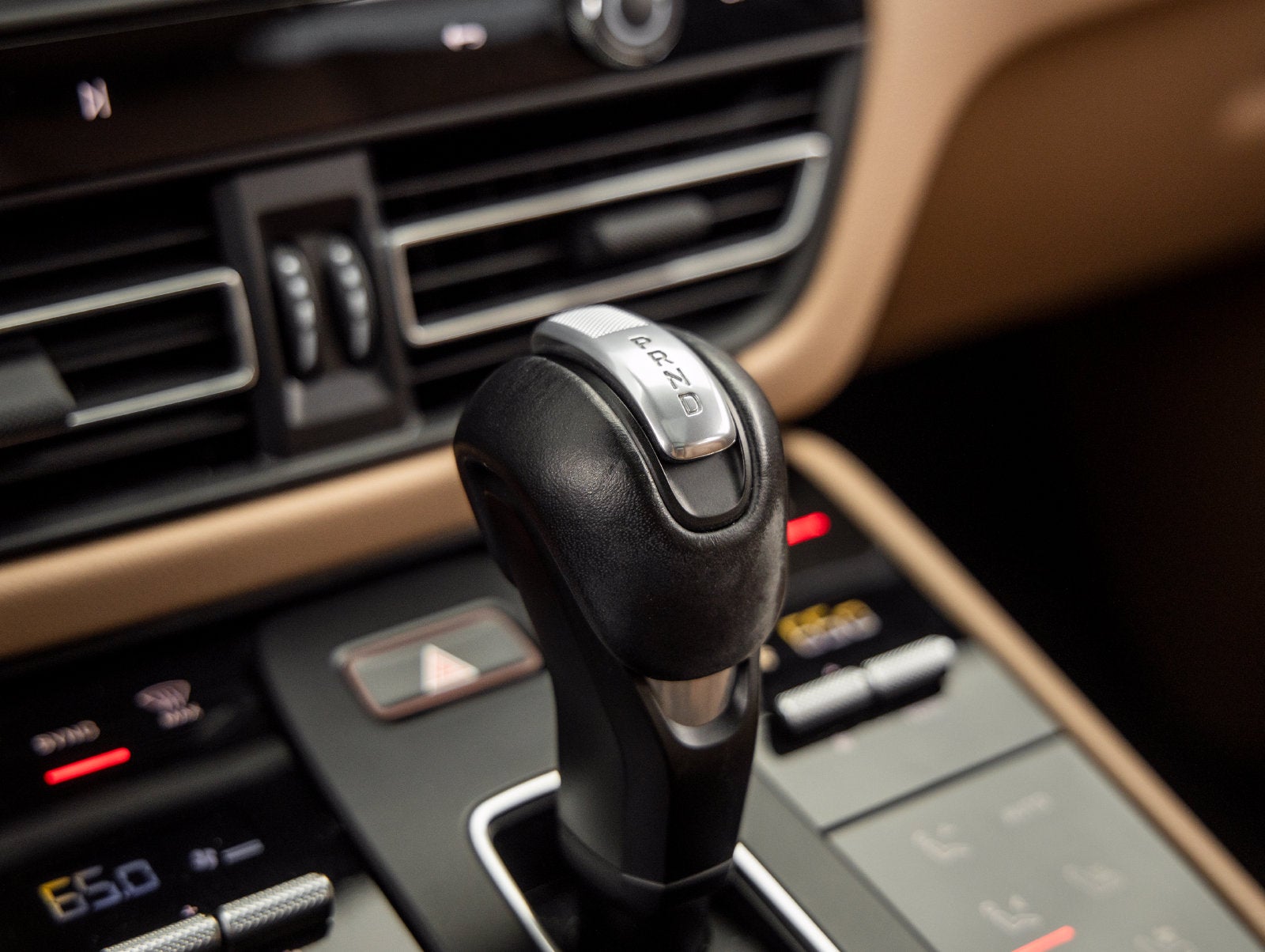 2023 Porsche Macan Base