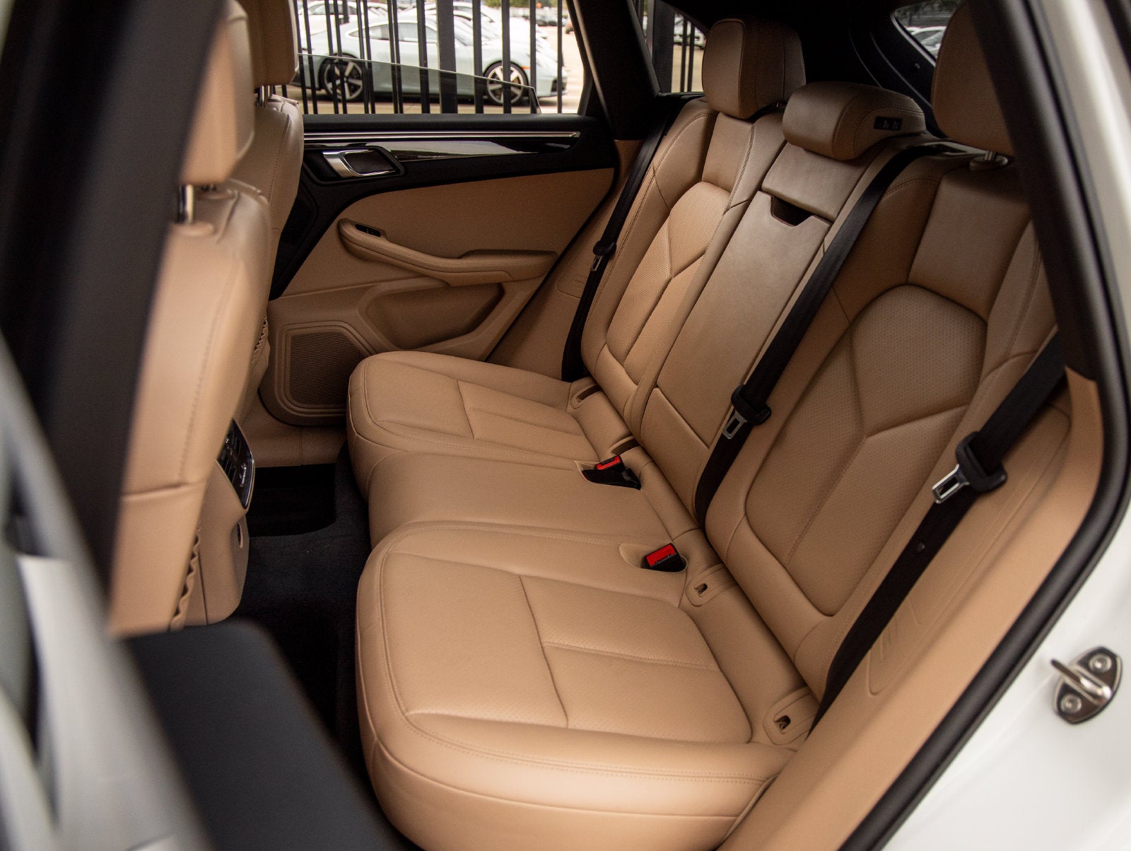2023 Porsche Macan Base