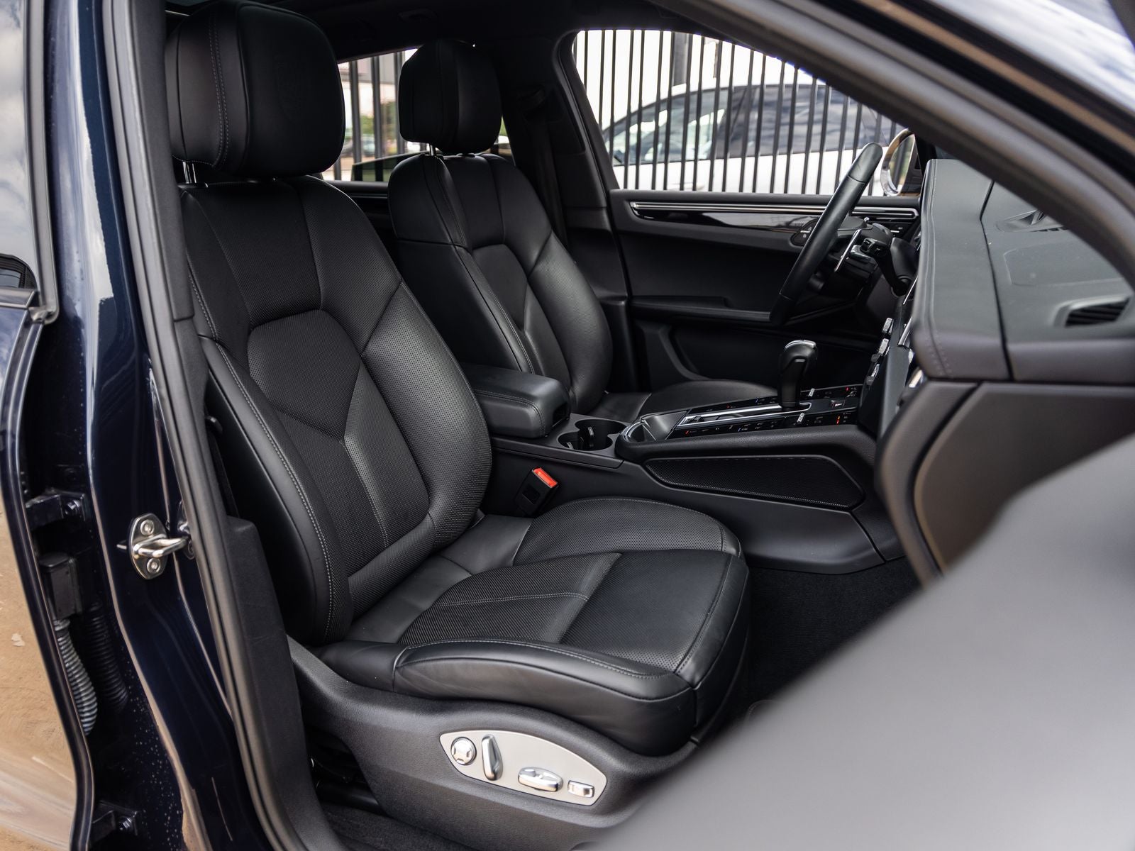 2023 Porsche Macan T