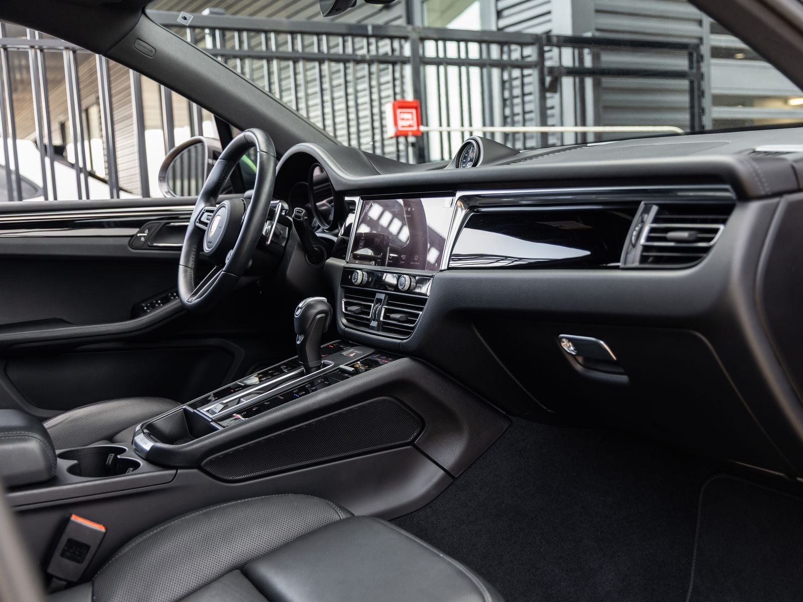 2023 Porsche Macan T