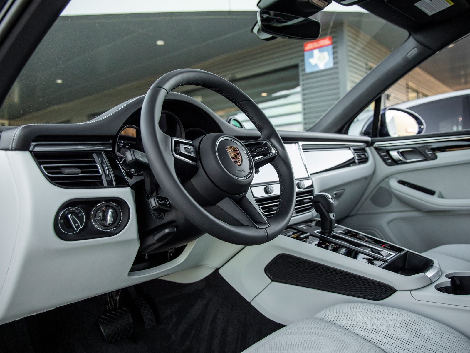 2026 Porsche Macan Base