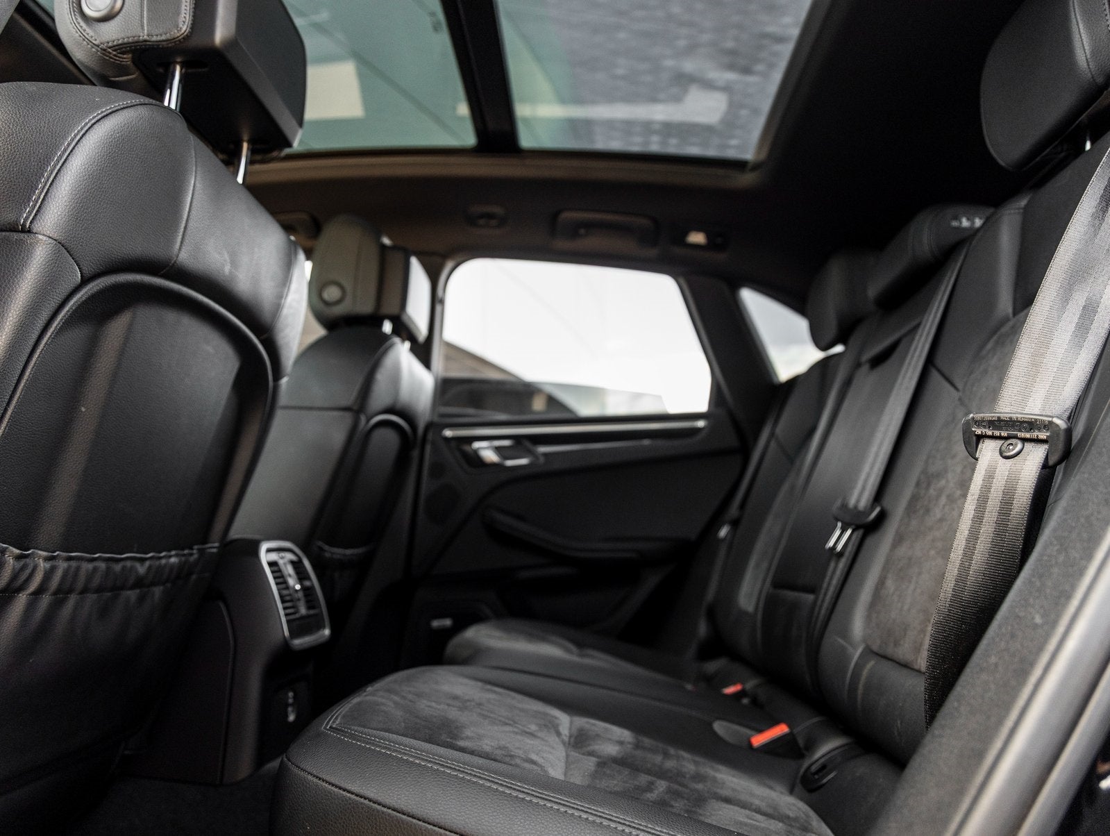 2021 Porsche Macan Macan