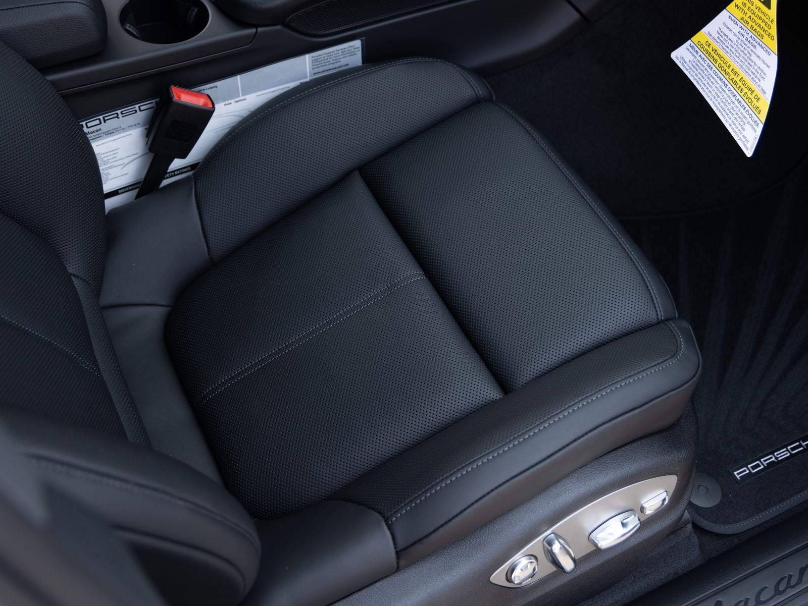 2026 Porsche Macan AWD