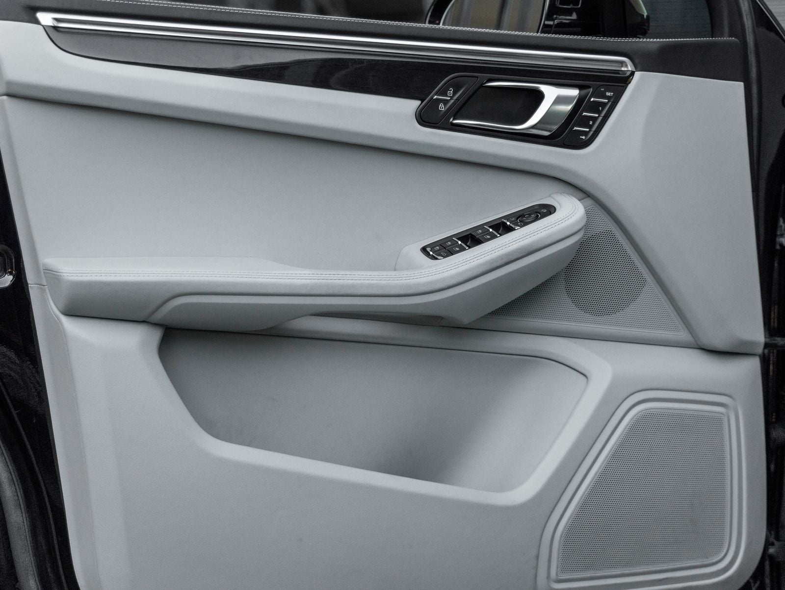 2023 Porsche Macan Macan (MY23)