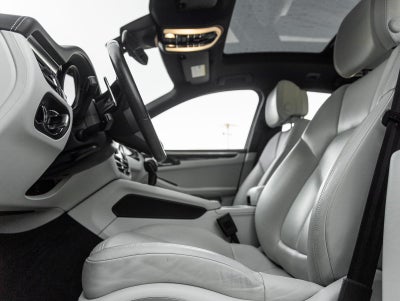 2023 Porsche Macan Macan (MY23)