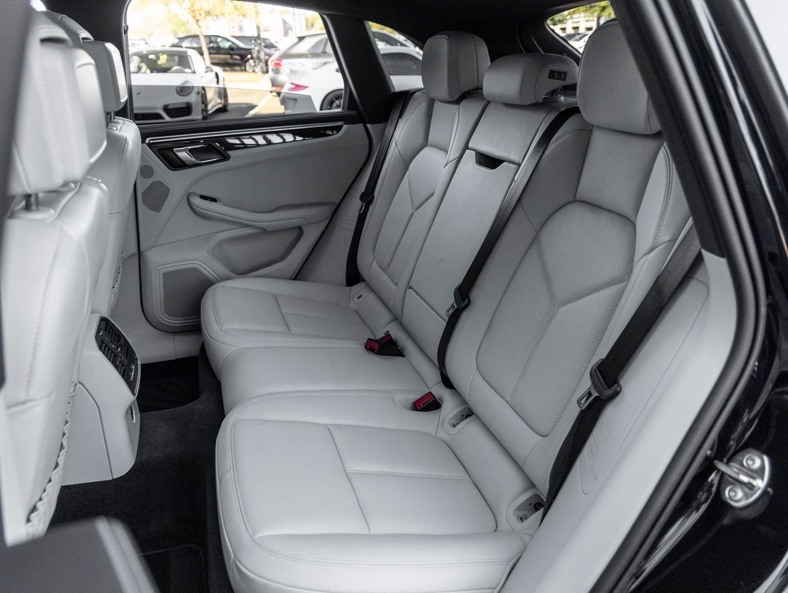 2023 Porsche Macan Macan (MY23)