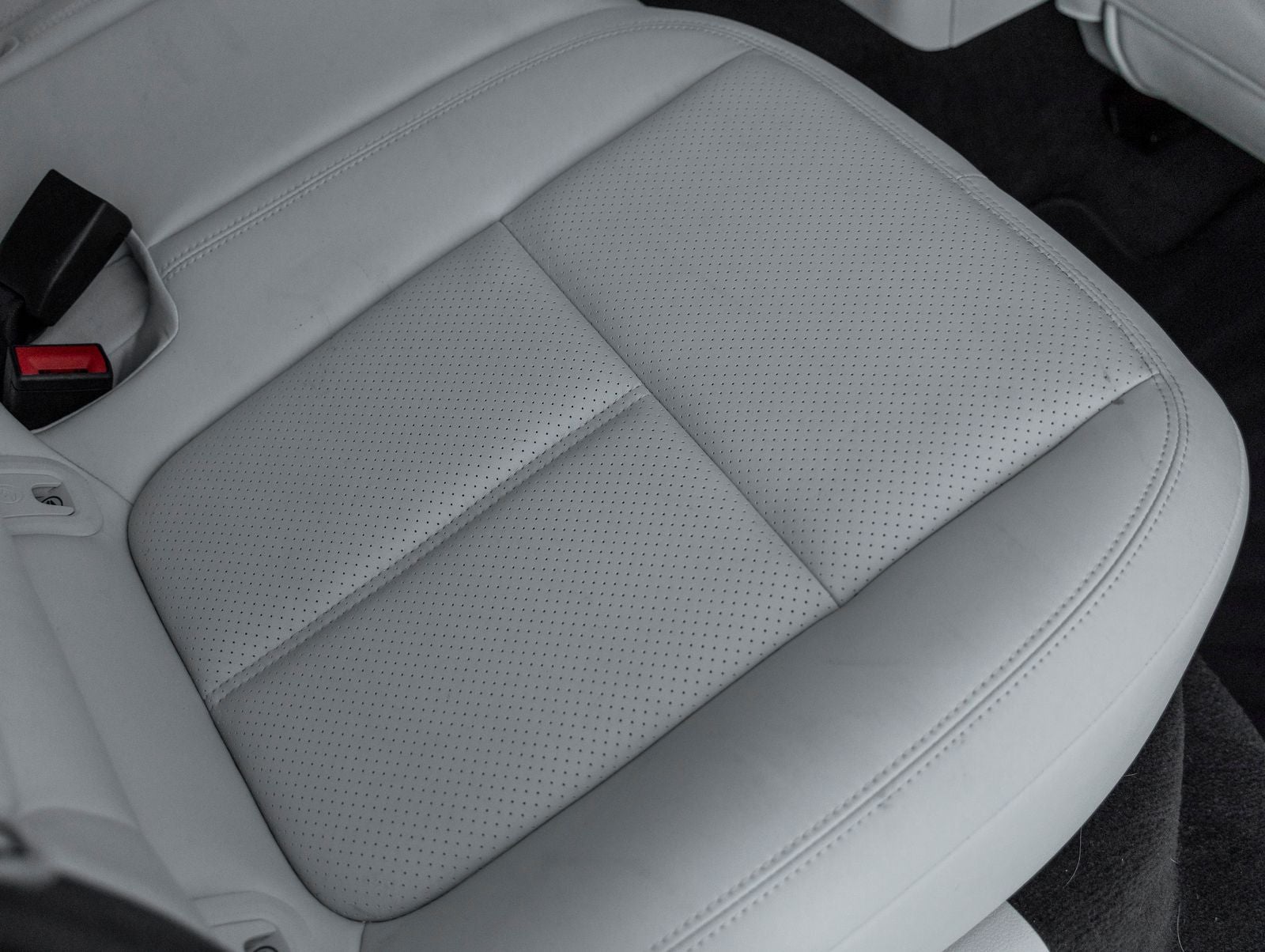 2023 Porsche Macan Macan (MY23)