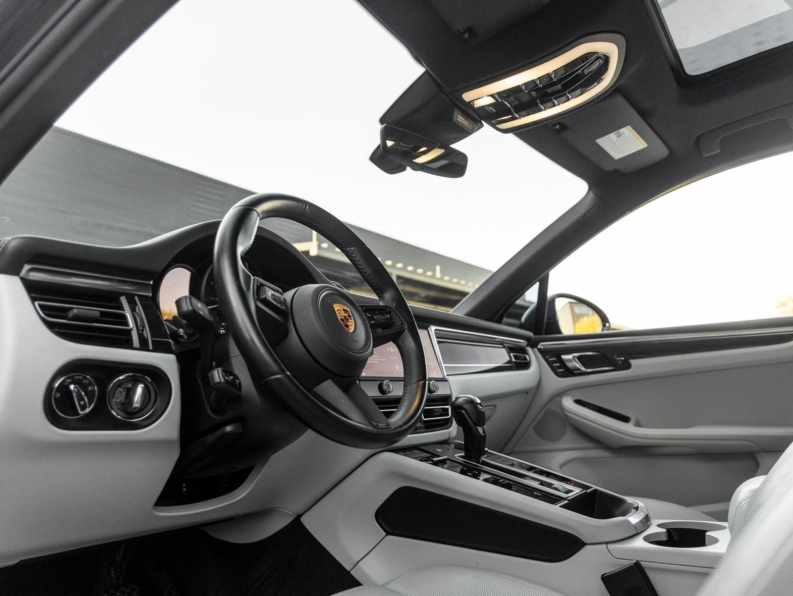 2023 Porsche Macan Macan (MY23)