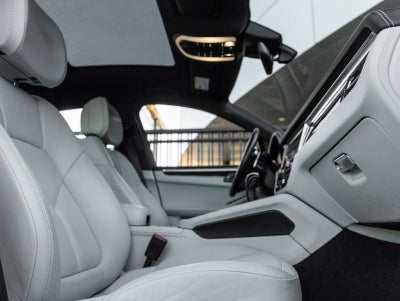 2023 Porsche Macan Macan (MY23)