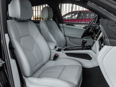 2023 Porsche Macan Macan (MY23)