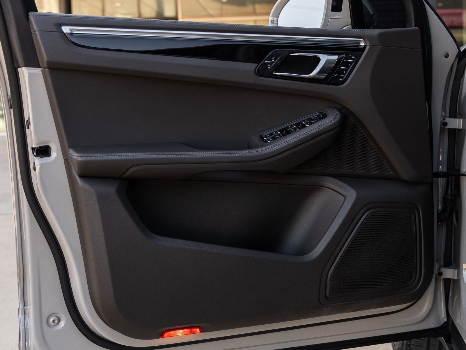 2023 Porsche Macan Macan (MY23)