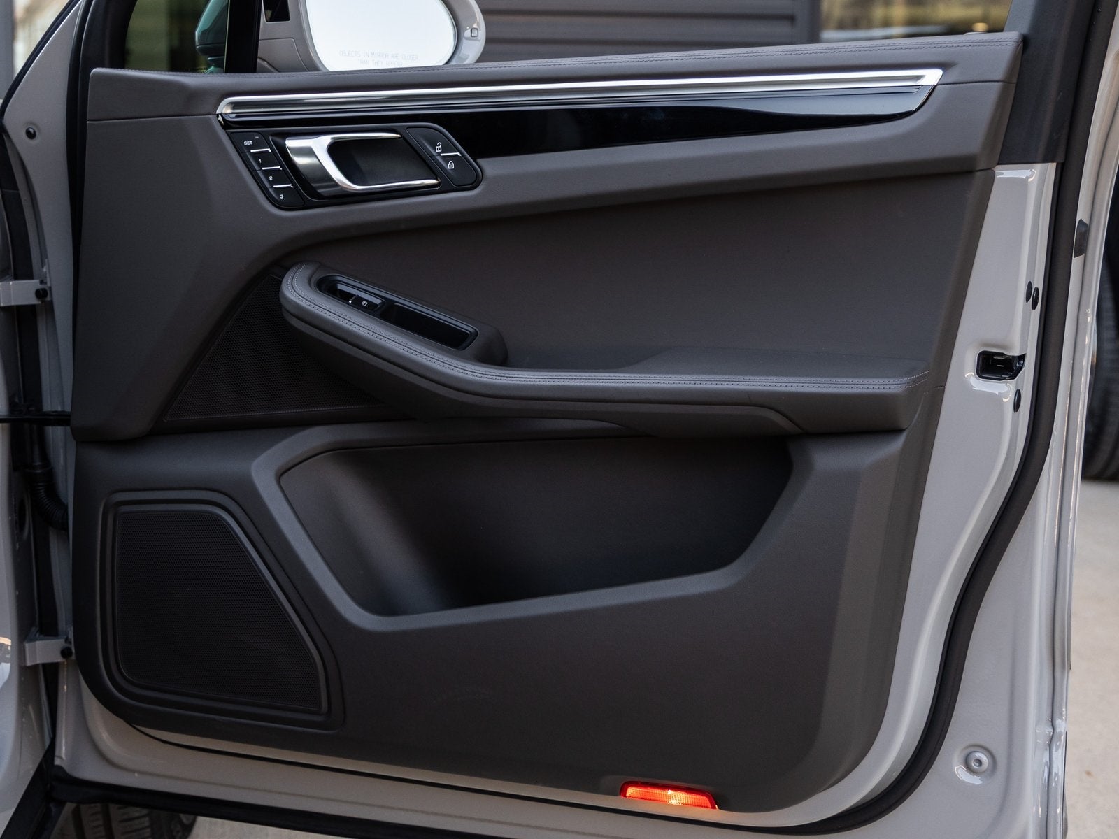 2023 Porsche Macan Macan (MY23)