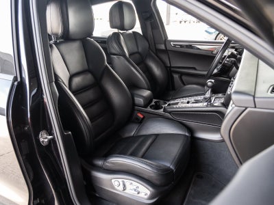 2018 Porsche Macan Macan Sport Edition