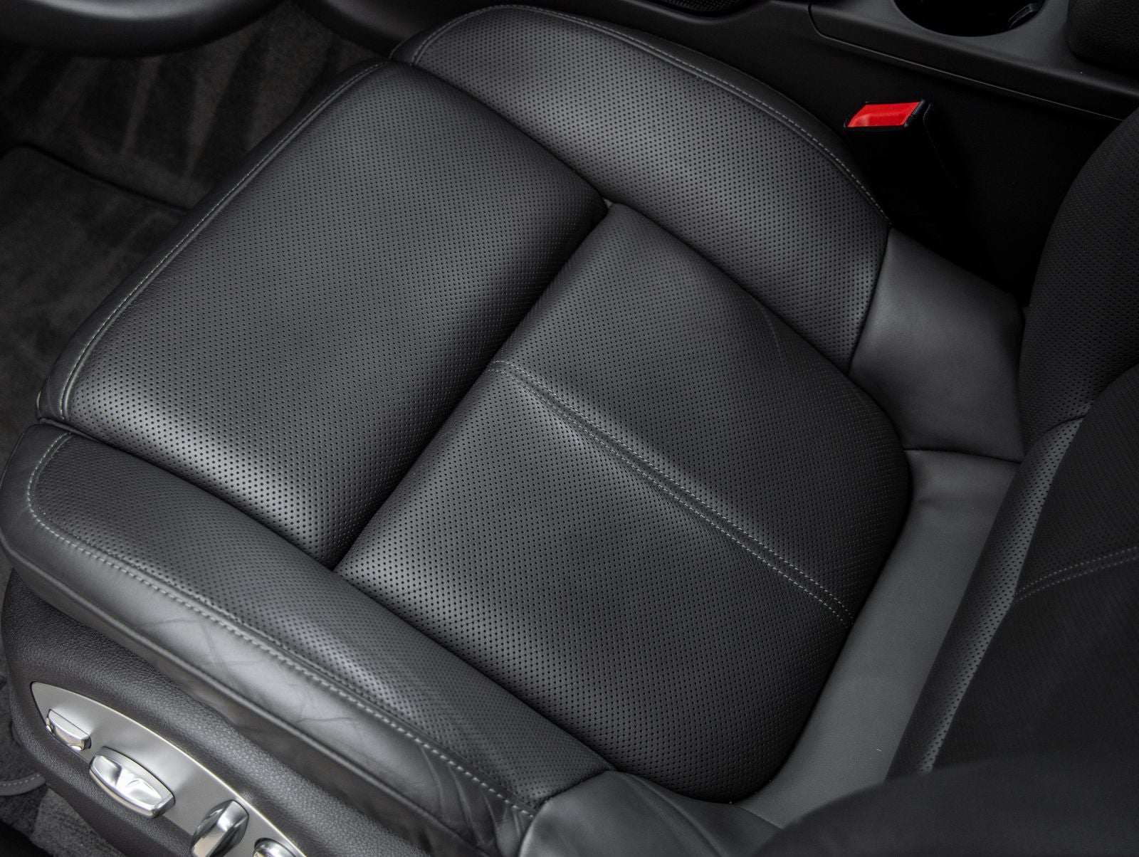 2022 Porsche Macan AWD