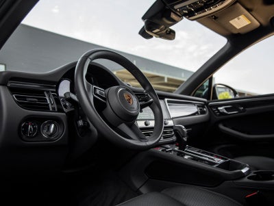 2022 Porsche Macan AWD