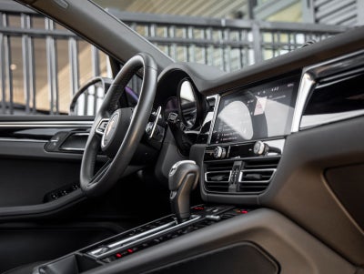 2022 Porsche Macan AWD