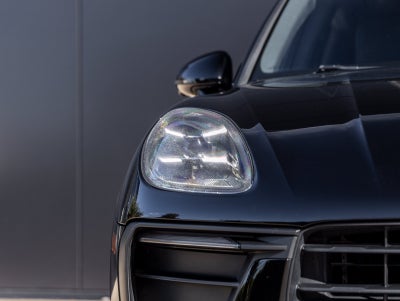 2023 Porsche Macan Base