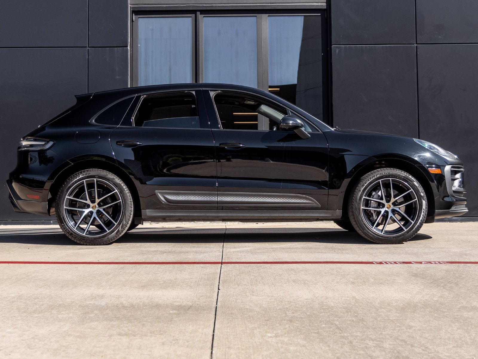 2023 Porsche Macan Base