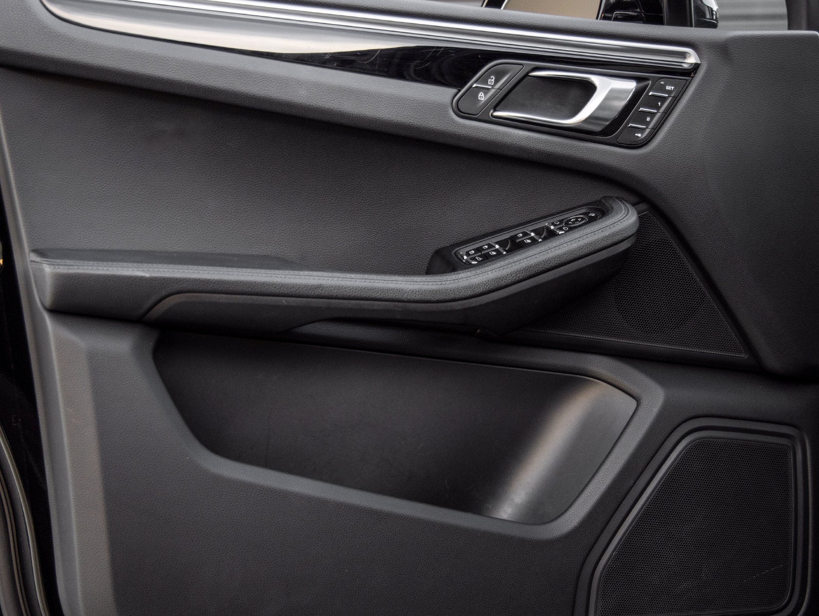 2023 Porsche Macan Base