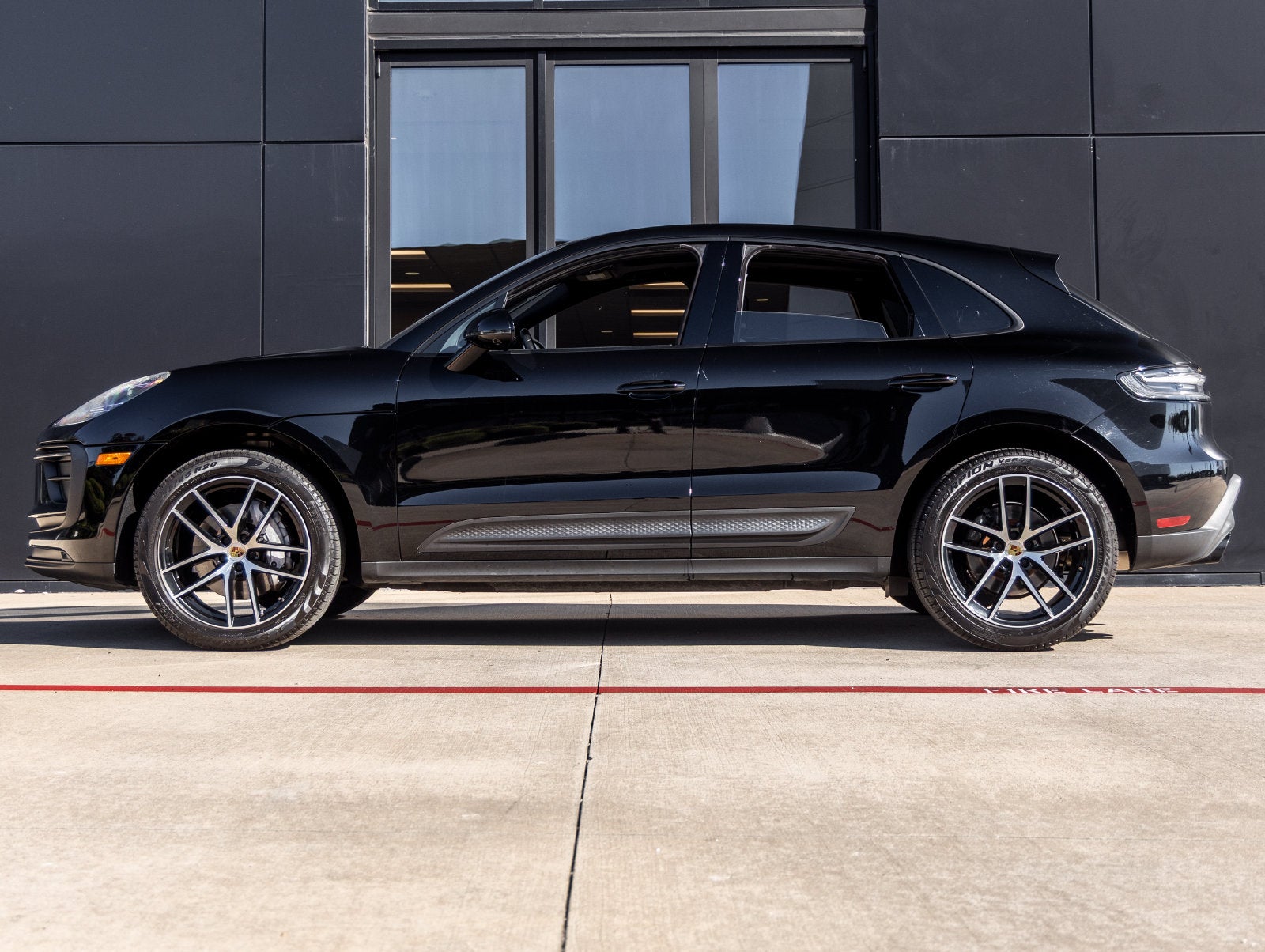2023 Porsche Macan Base