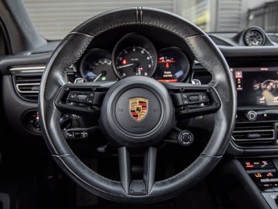 2023 Porsche Macan Base