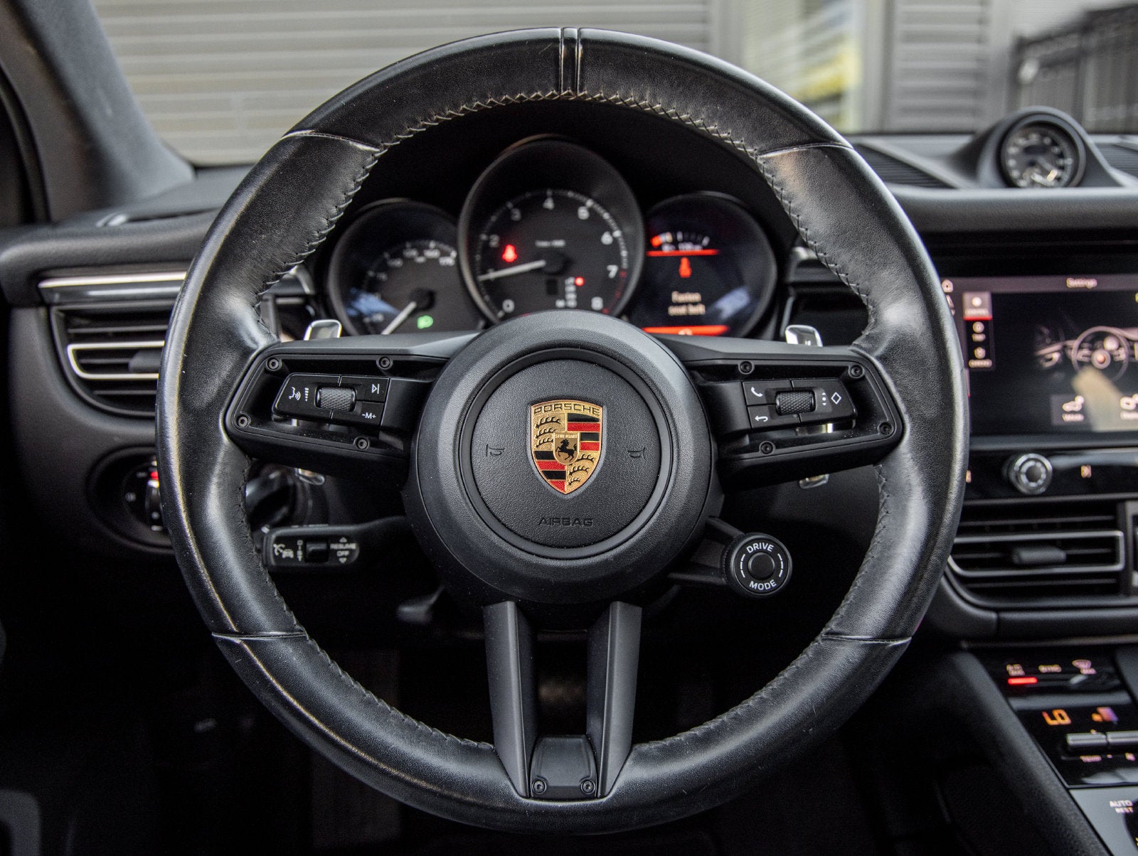 2023 Porsche Macan Base