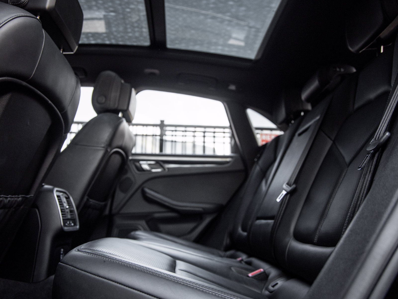 2023 Porsche Macan Base
