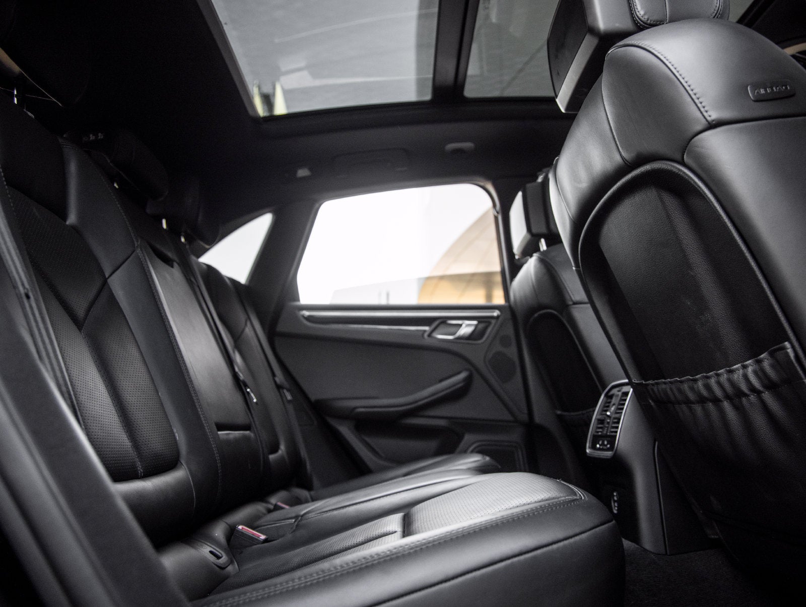 2023 Porsche Macan Base