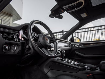 2023 Porsche Macan Base