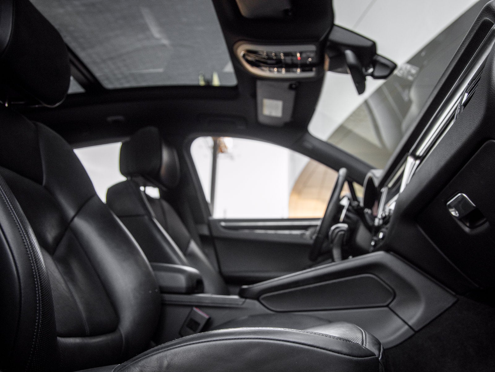 2023 Porsche Macan Base