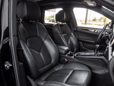 2023 Porsche Macan Base