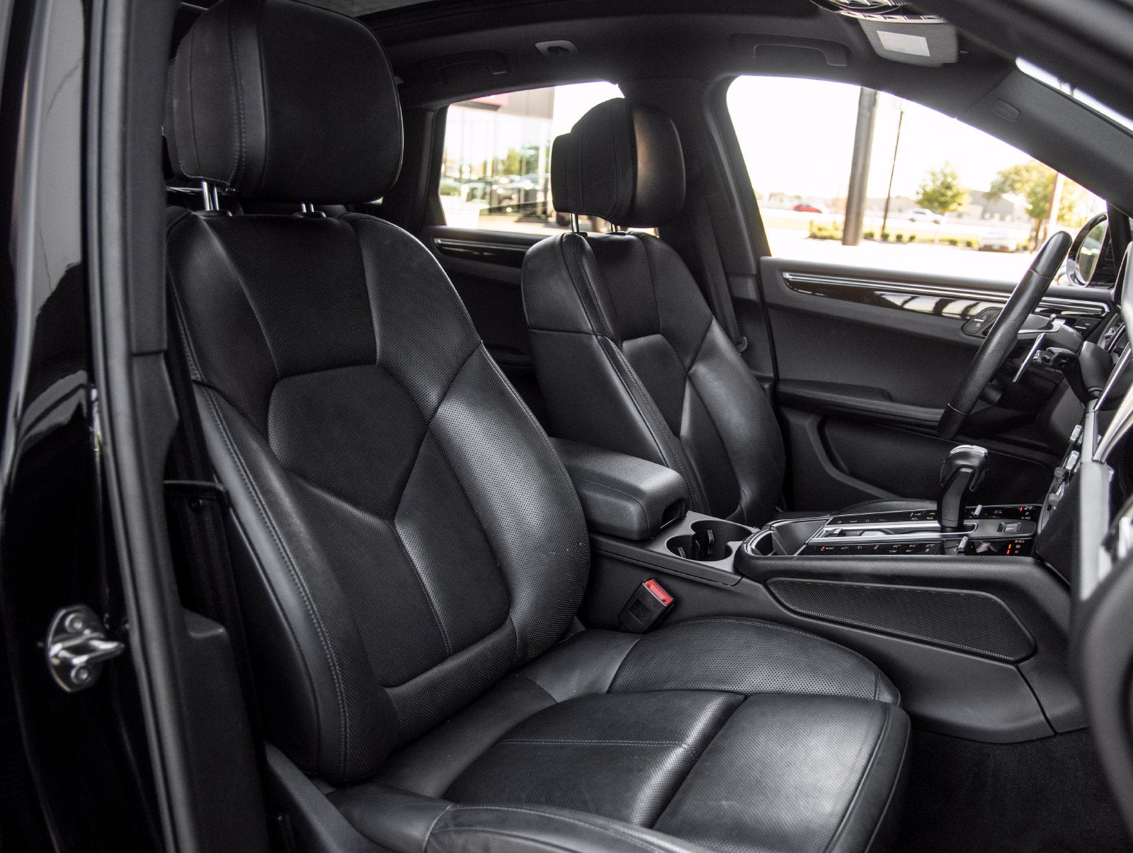 2023 Porsche Macan Base