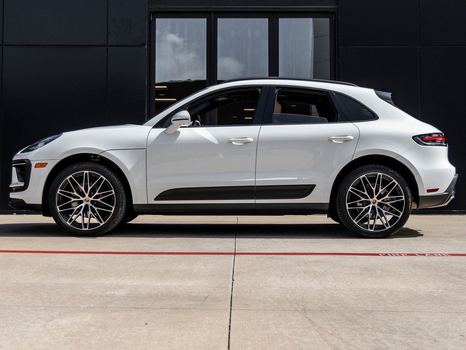 2024 Porsche Macan Macan (MY24)