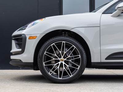 2026 Porsche Macan AWD