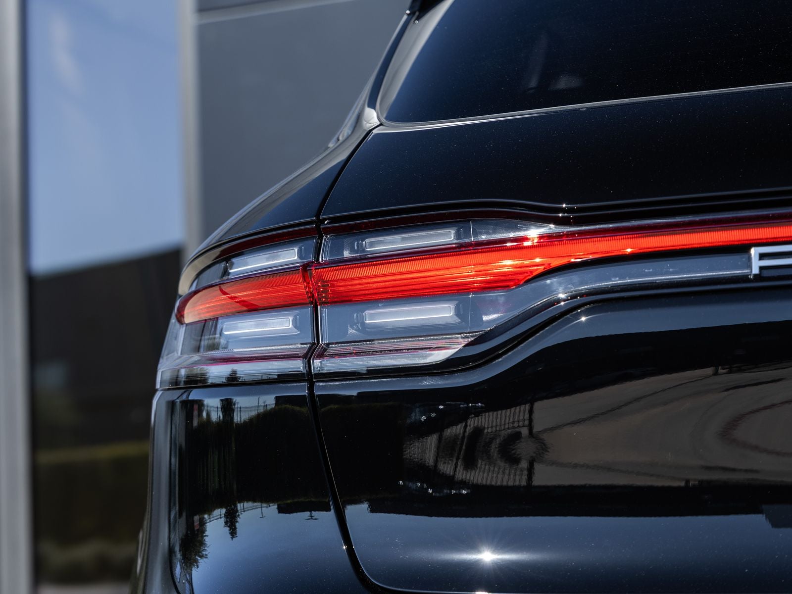 2026 Porsche Macan AWD