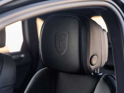 2026 Porsche Macan AWD