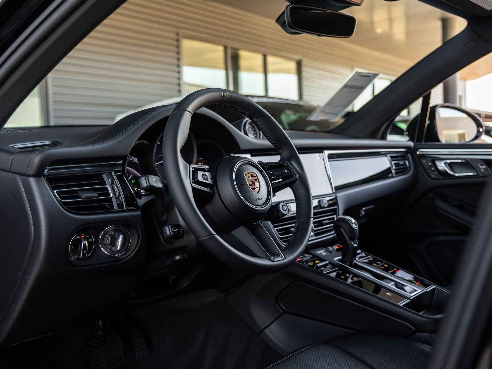 2026 Porsche Macan AWD