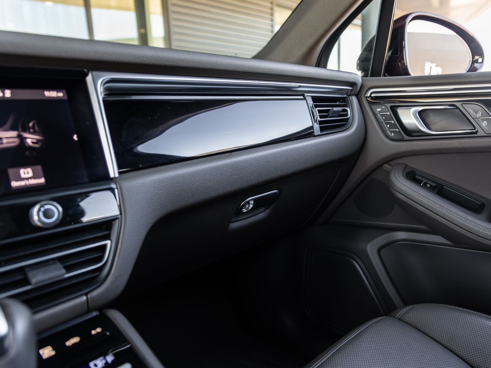 2023 Porsche Macan Macan (MY23)