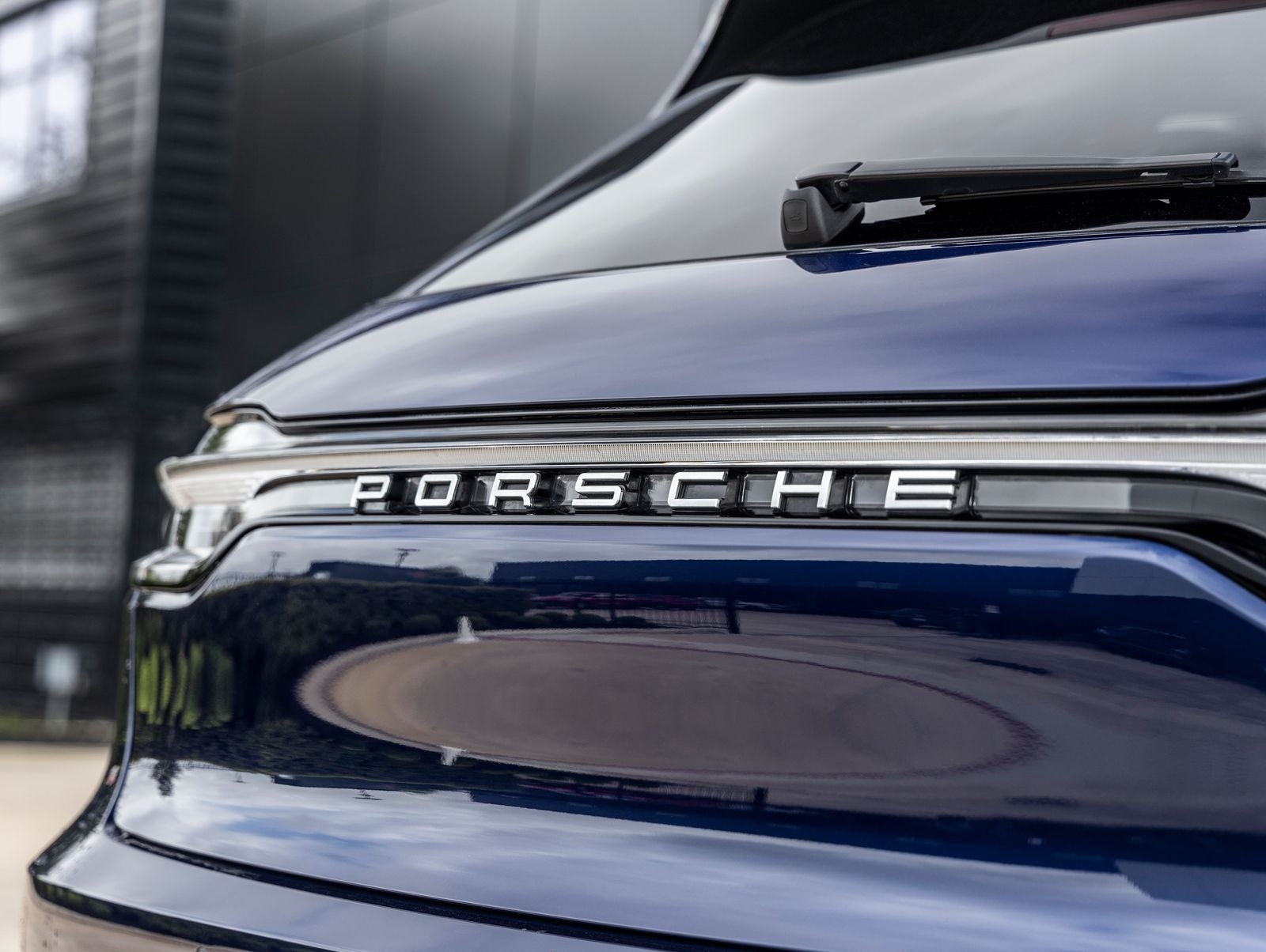 2025 Porsche Macan AWD