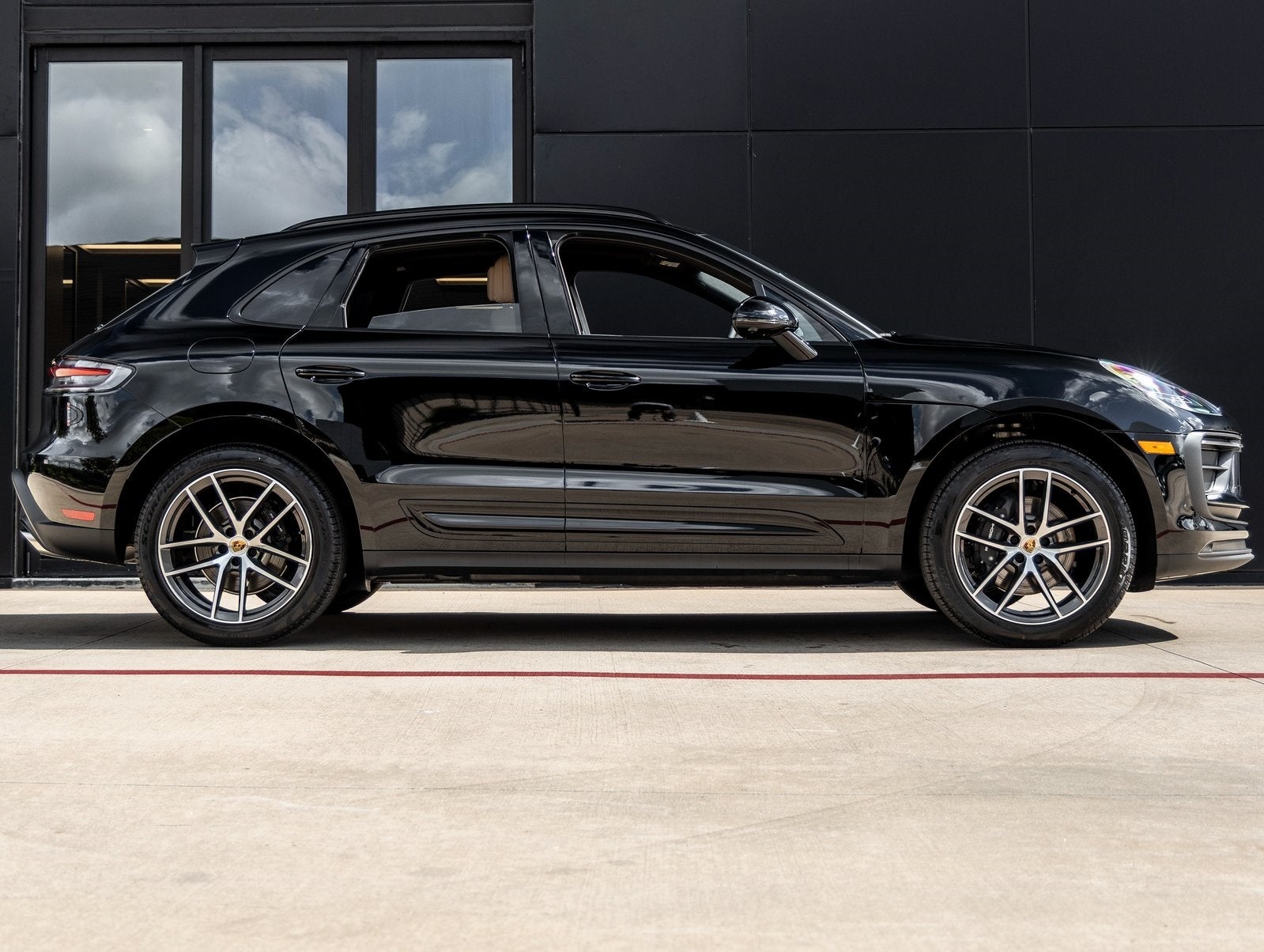 2025 Porsche Macan AWD