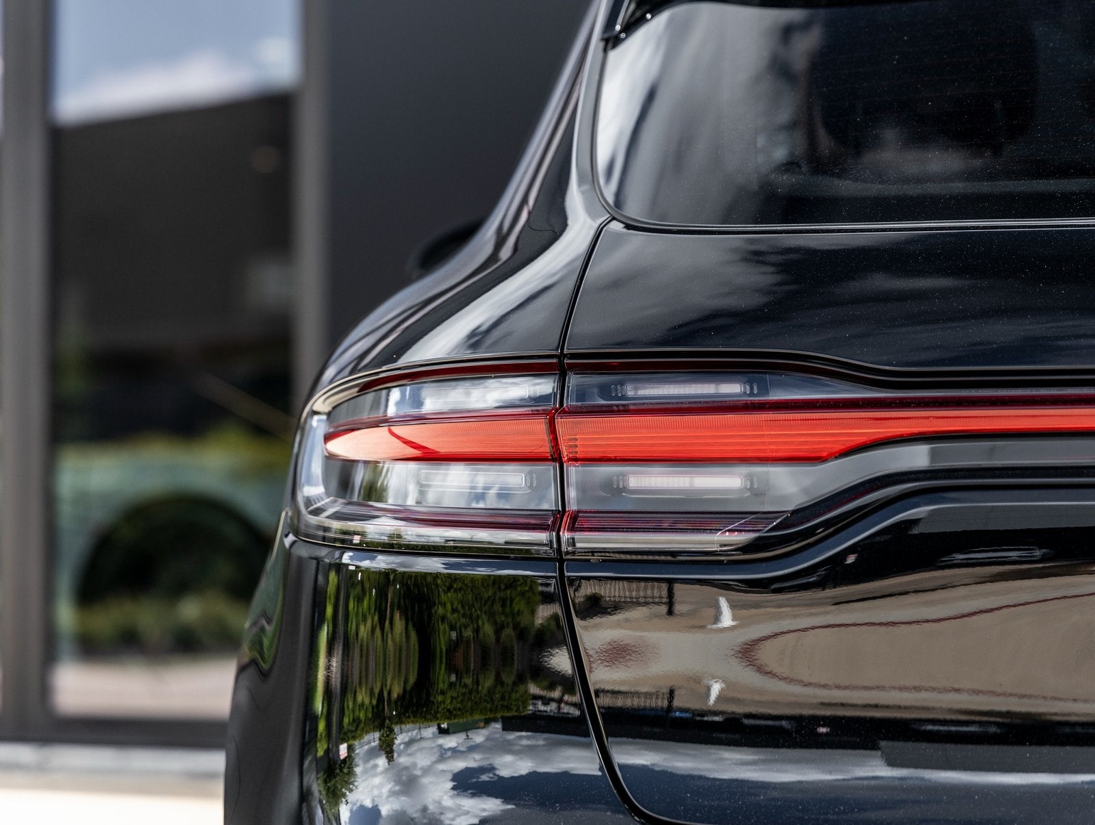 2025 Porsche Macan AWD