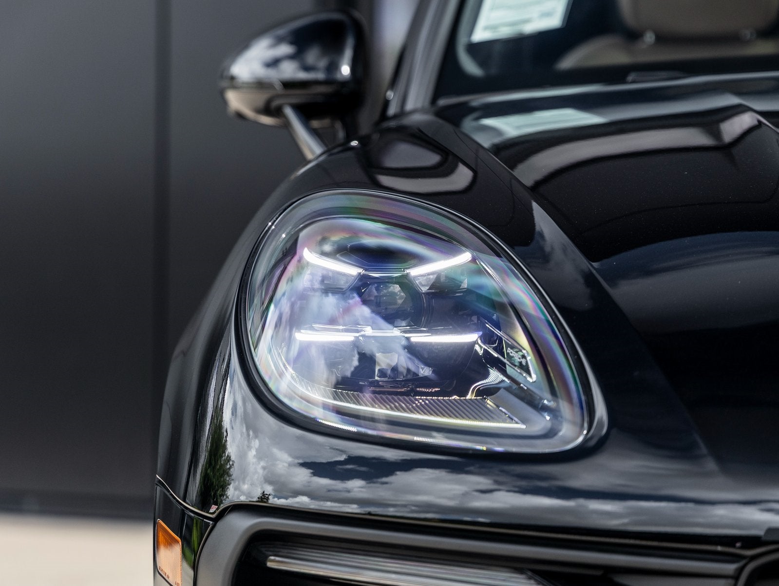 2025 Porsche Macan AWD