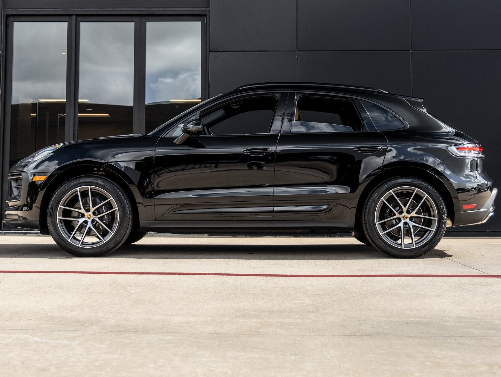 2025 Porsche Macan AWD