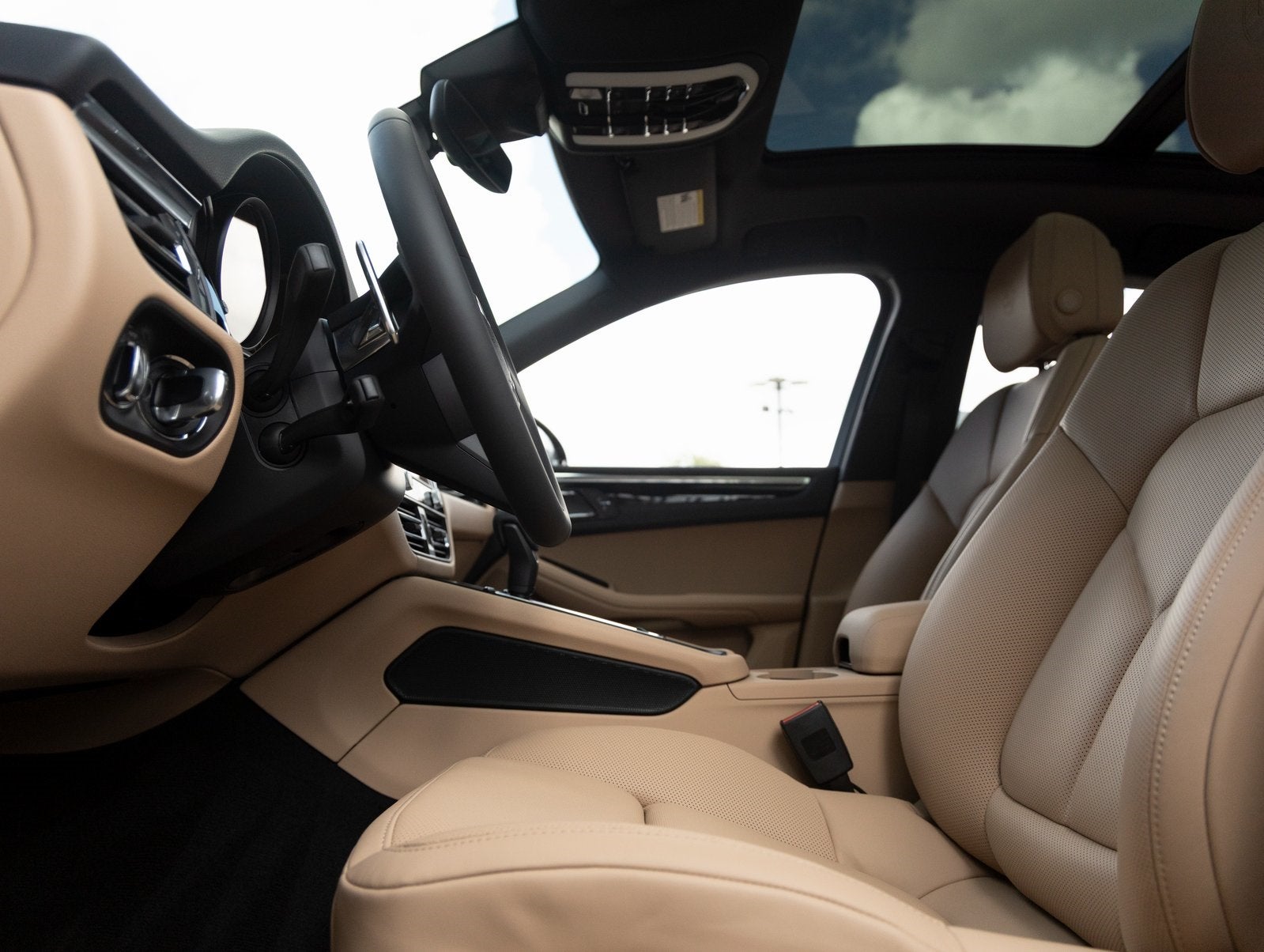 2025 Porsche Macan AWD