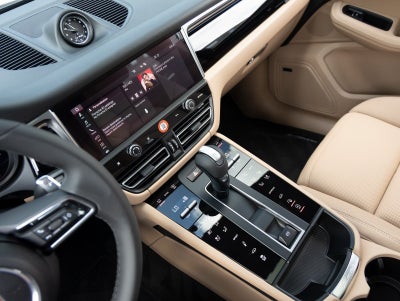 2025 Porsche Macan AWD