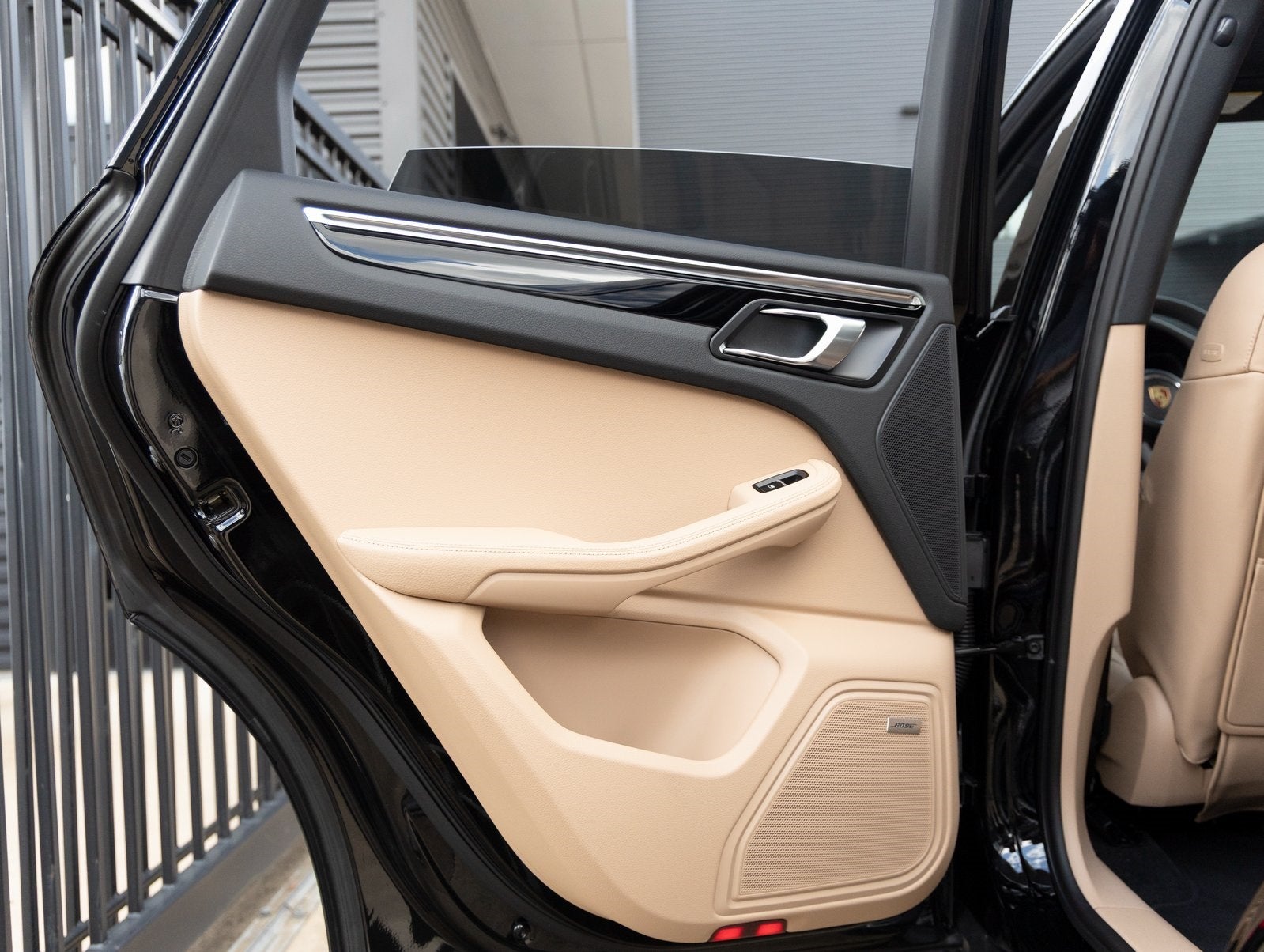 2025 Porsche Macan AWD